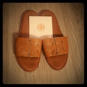 Tori Burch tan slides